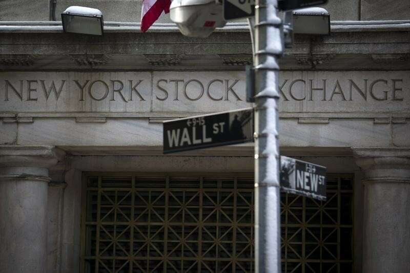 Wall Street abre en máximos históricos tras el doble impulso de la economía Dow sube 220 puntos por Investing.com