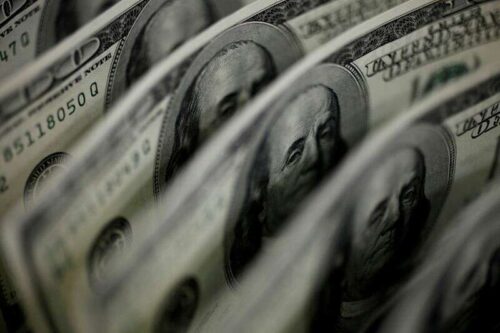 Las apuestas largas netas en dólares estadounidenses se deslizan en la última semana -CFTC, Reuters data By Reuters