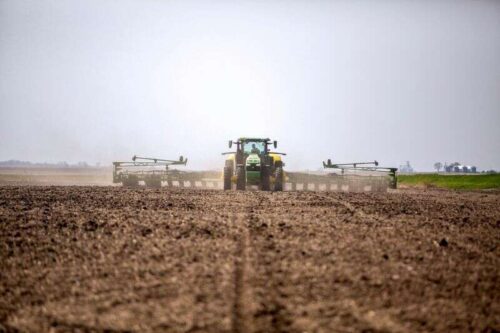 Plan de alivio de la deuda de Biden Farm para excluir a miles de agricultores minoritarios, programas de datos de Reuters
