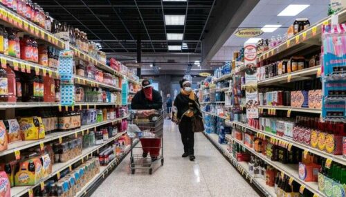U.S. La confianza del consumidor mejora más en diciembre por Reuters