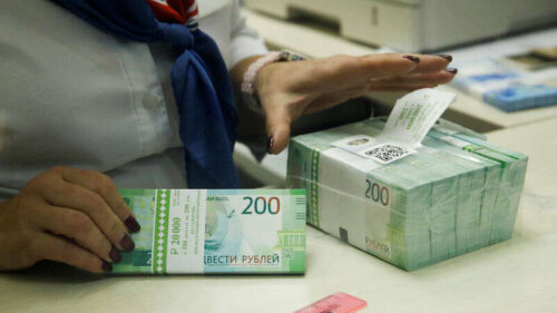 Las fuerzas de la gota de rublo se detienen en las compras de FX del Banco Central por Bloomberg