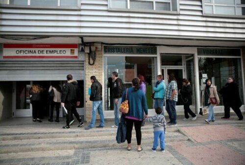 La tasa de desempleo de la zona euro cae para grabar bajos en el 2021 de diciembre por Reuters